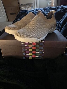 bernie Mev. Light Shimmer Blush Slip-On Women's Knit Sneakers Us Size 6